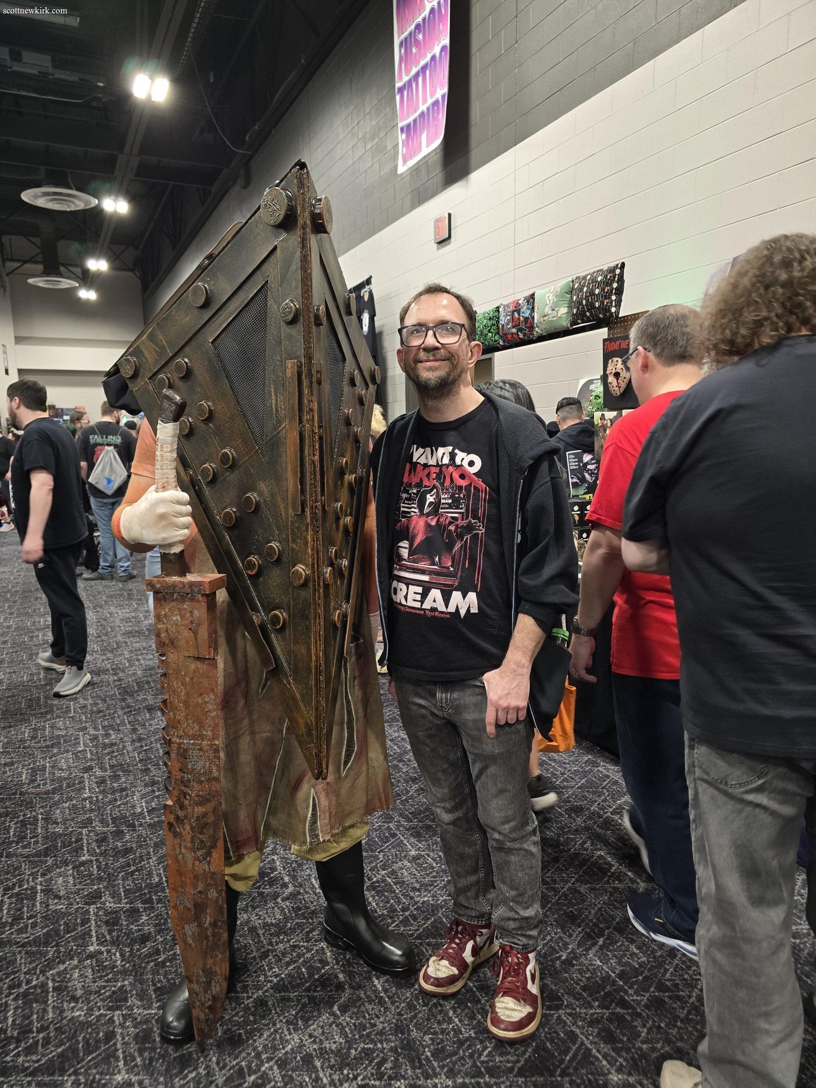 Scott with Pyramid Head cosplayer at horror convention